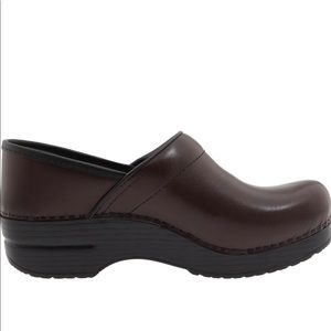 Brand New Dansko shoes. Can fit a 7